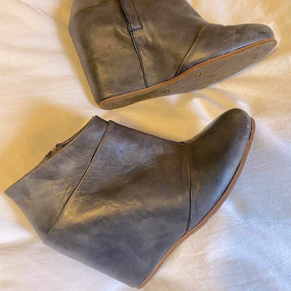 Ugg Carmine Distressed Leather Wedge Ankle Boot